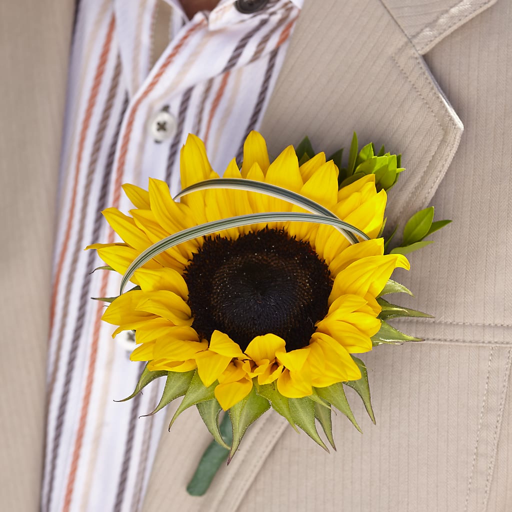 Free Spirit Boutonniere – My Sisters Garden, Higginsville MO