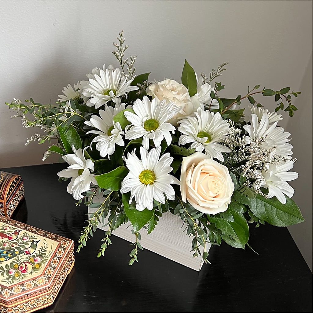 Fresh Linen Box Bouquet –  My Sisters Garden, Higginsville MO